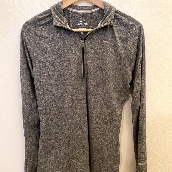 EUC Nike women dri-fit small - Picture 3 of 3